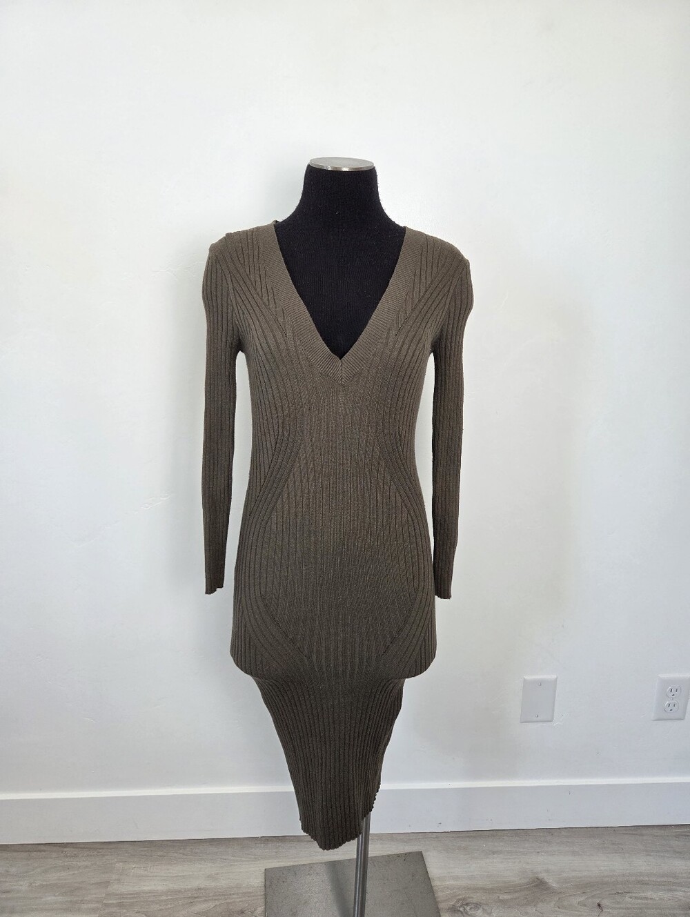 Timing Olive Dark Green Knit Bodycon Midi Dress V Neck Long Sleeve Stretchy M